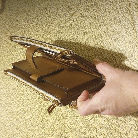 Micheal kors nwt double zip pocket snap wallet retails 198.00 jet set collection - Picture 5 of 13